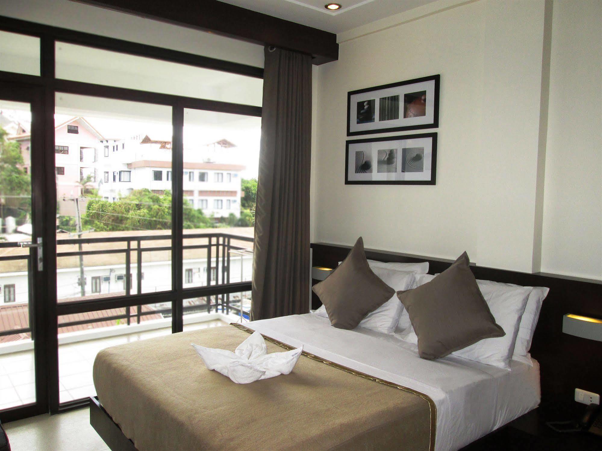 One Crescent Place Hotel Balabag  Ngoại thất bức ảnh