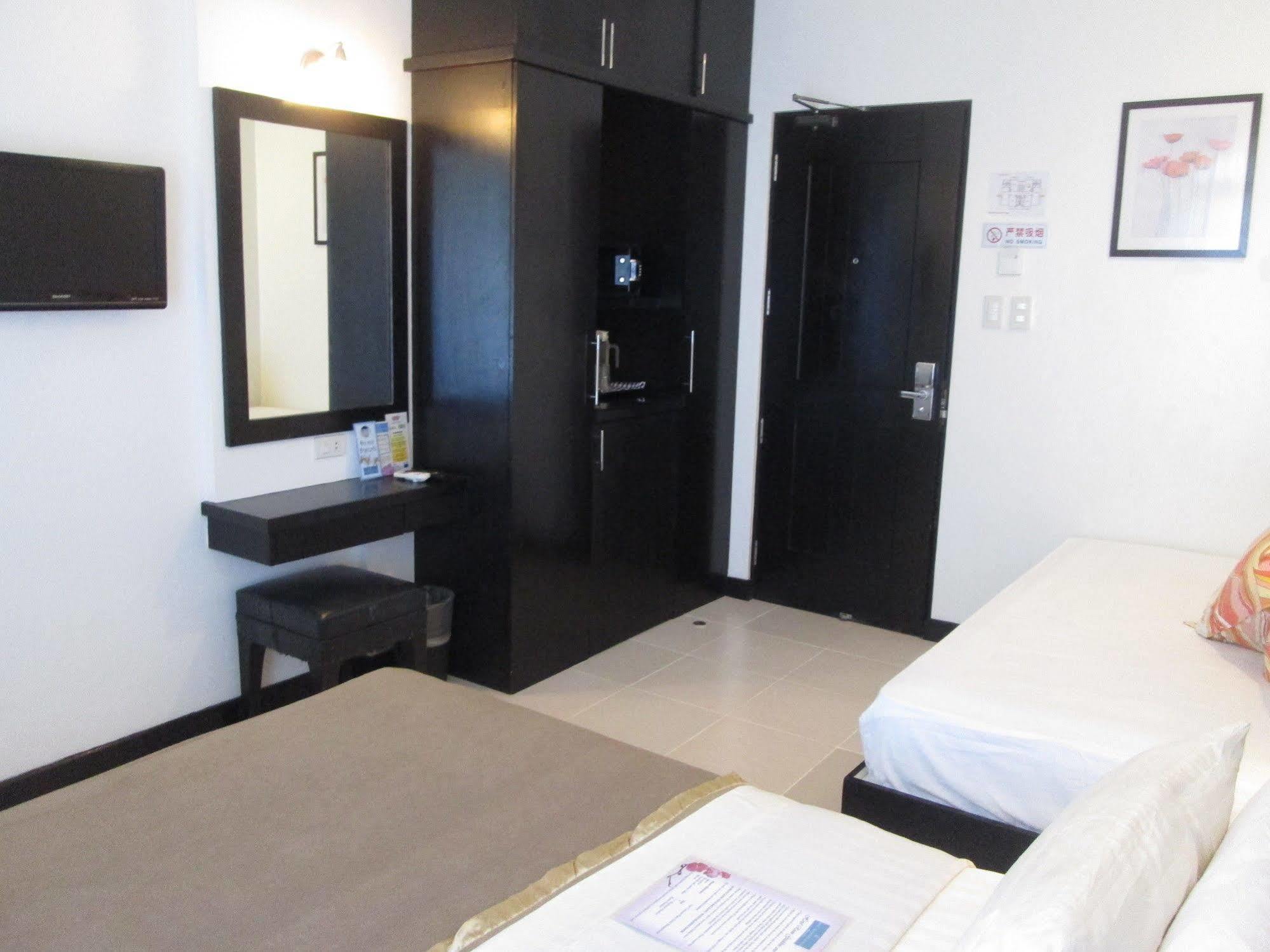 One Crescent Place Hotel Balabag  Ngoại thất bức ảnh