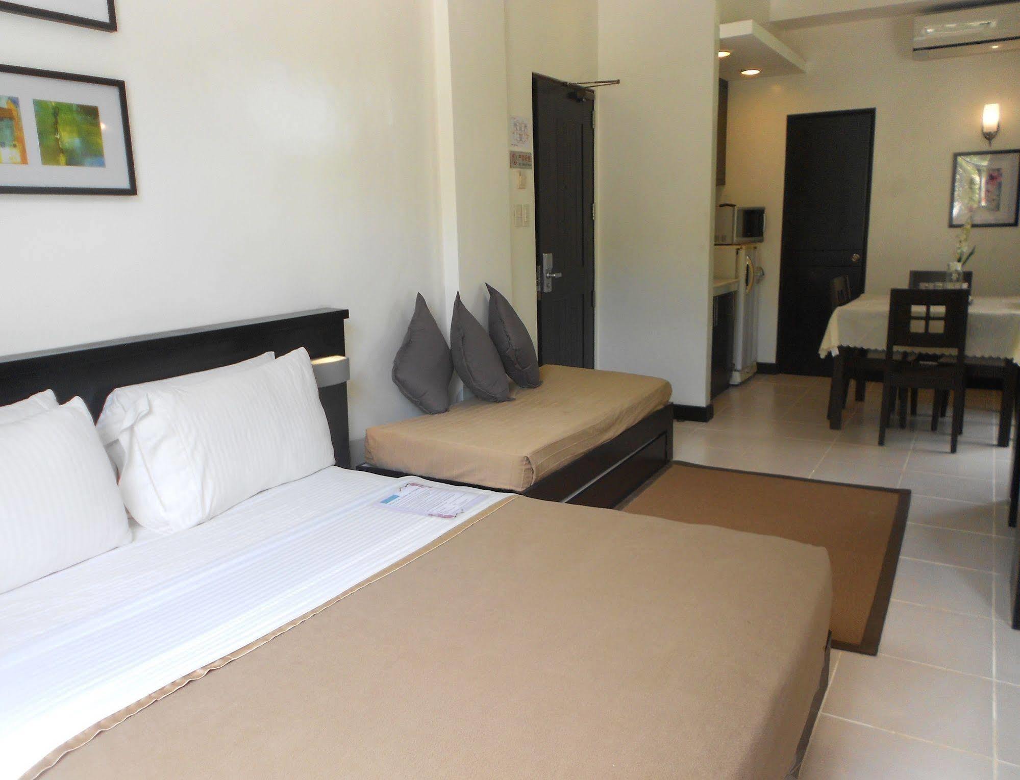 One Crescent Place Hotel Balabag  Ngoại thất bức ảnh