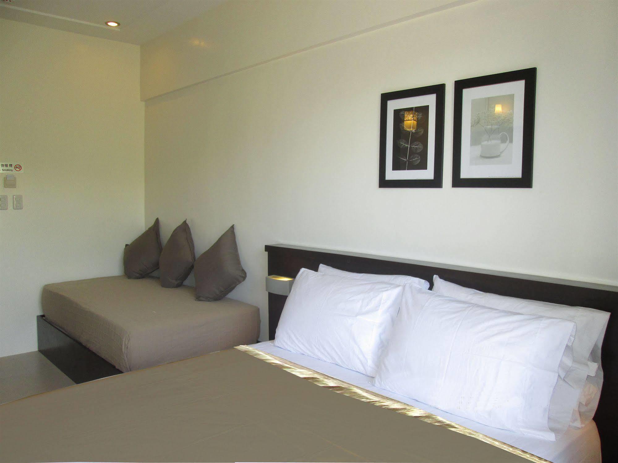 One Crescent Place Hotel Balabag  Ngoại thất bức ảnh