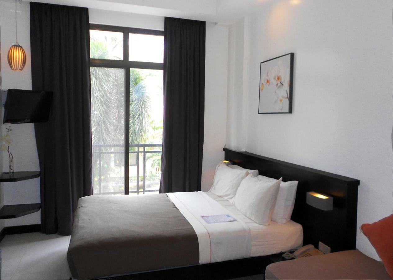 One Crescent Place Hotel Balabag  Ngoại thất bức ảnh