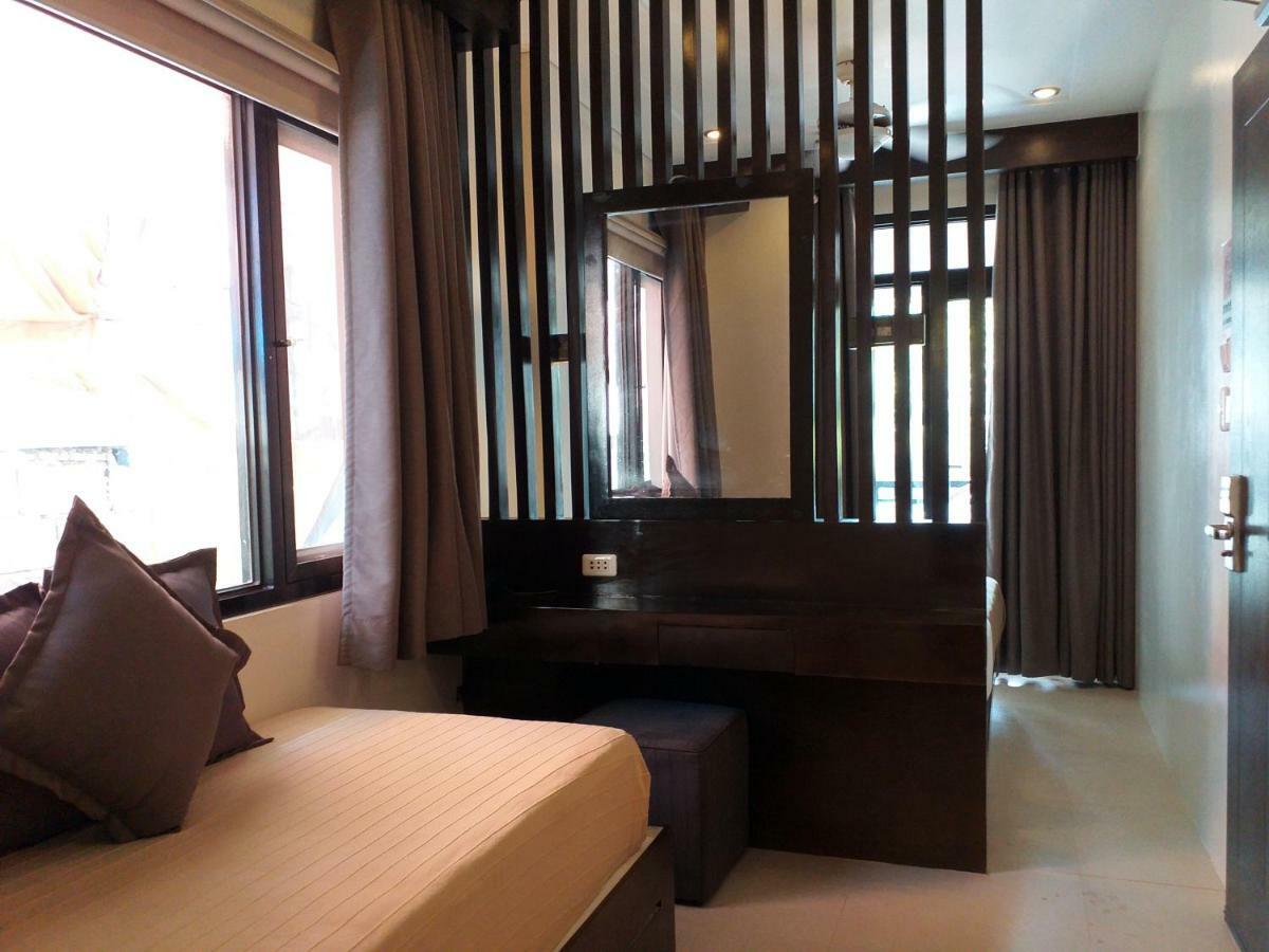 One Crescent Place Hotel Balabag  Ngoại thất bức ảnh
