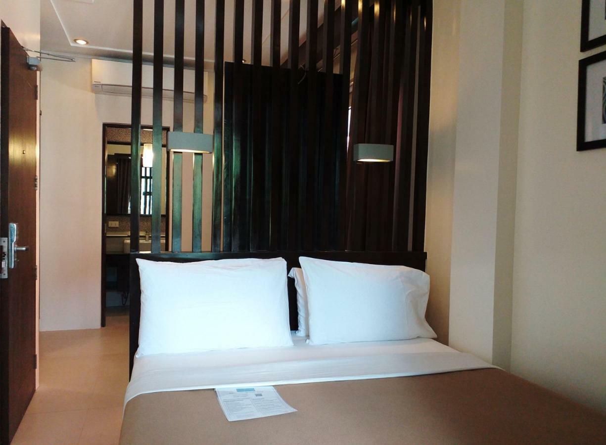 One Crescent Place Hotel Balabag  Ngoại thất bức ảnh