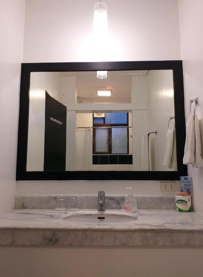 One Crescent Place Hotel Balabag  Ngoại thất bức ảnh